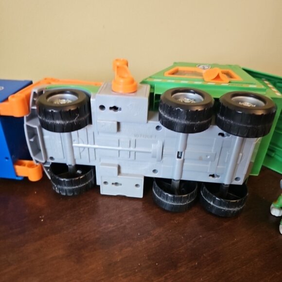 Paw Patrol, Rocky’s Reuse It Deluxe Truck with Collectible Toy Figure - Picture 11 of 11